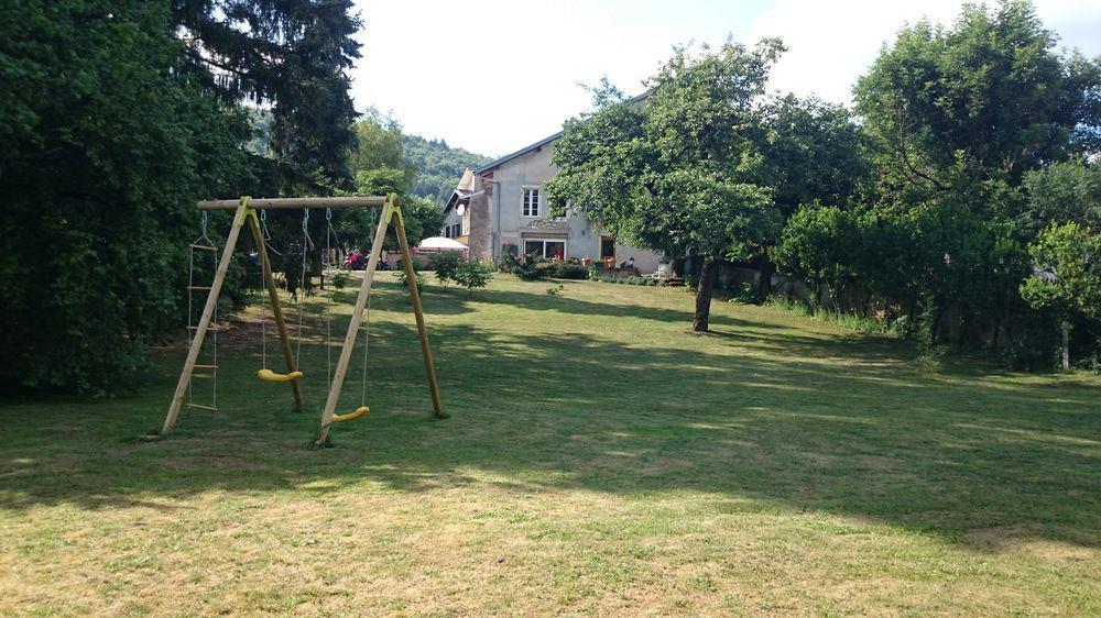 A La Grenouille Du Jura Hotel Bellignat Kültér fotó