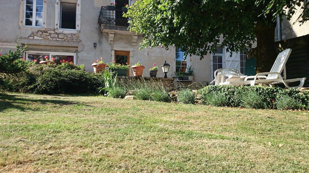 A La Grenouille Du Jura Hotel Bellignat Kültér fotó